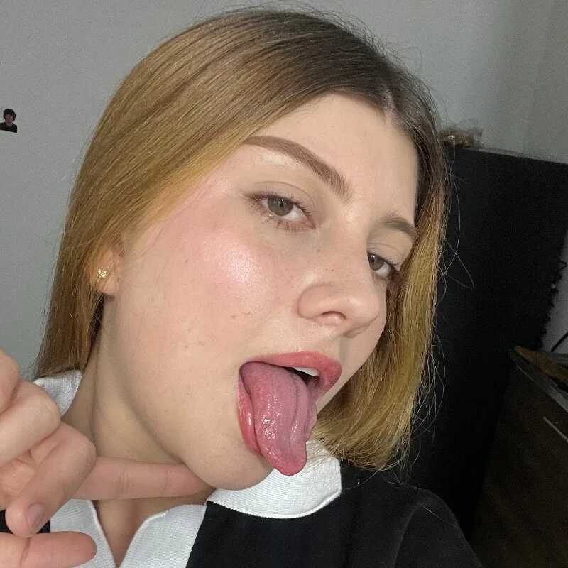 Blondie_Roses — FansOnlyX creator profile