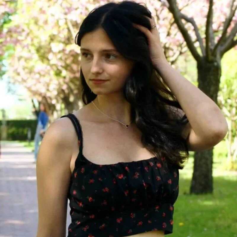 caroline_honeyy — FansOnlyX creator profile
