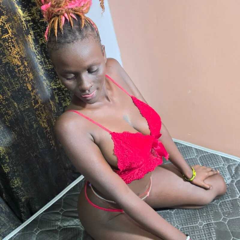PinkTwinie- — FansOnlyX creator profile