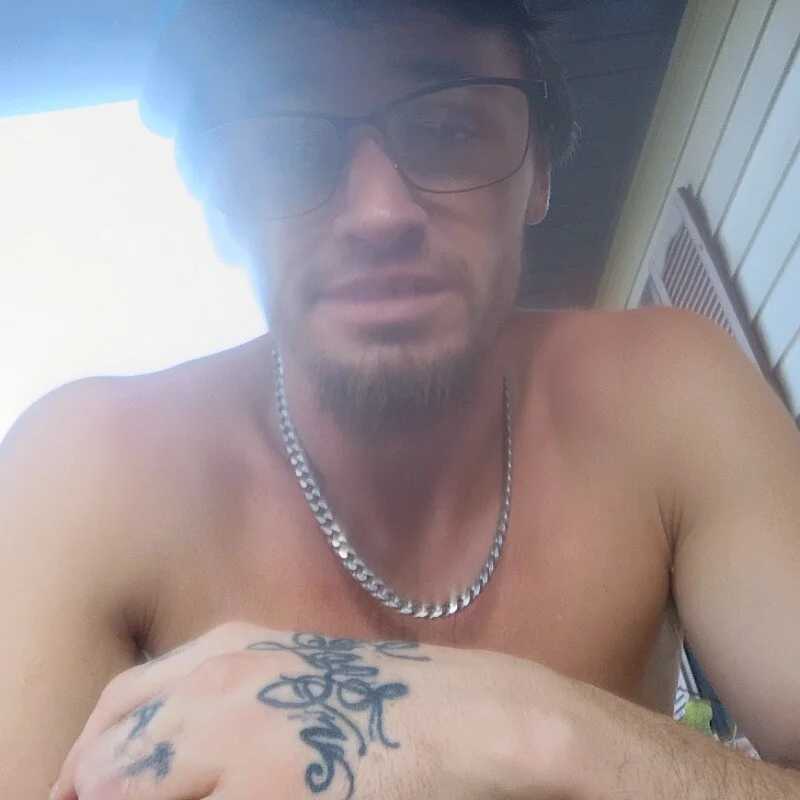 Submissiveone37373 — FansOnlyX creator profile