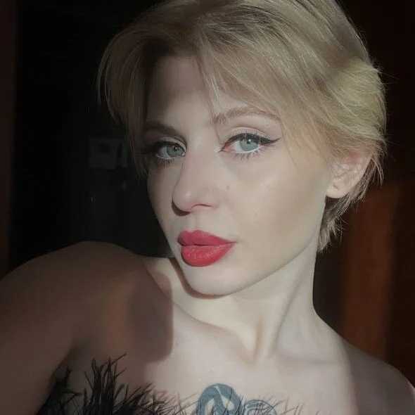 chloewinter — FansOnlyX creator profile