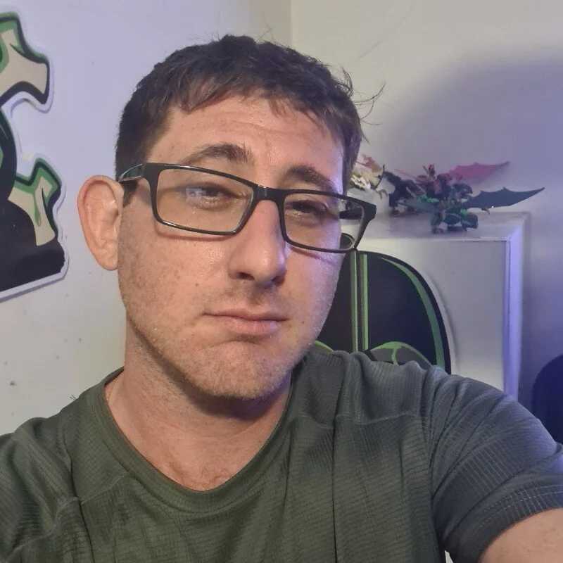 Rowan999 — FansOnlyX creator profile
